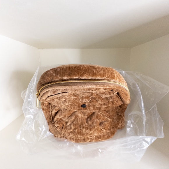 Tushbaby Hip Carrier & Snug Attachment - Picture 3 of 13